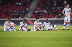 开云体育 -包含法兰克福训练开放日，今晨防线松动引欢呼，荷甲在即，资深球员宣示担当的词条