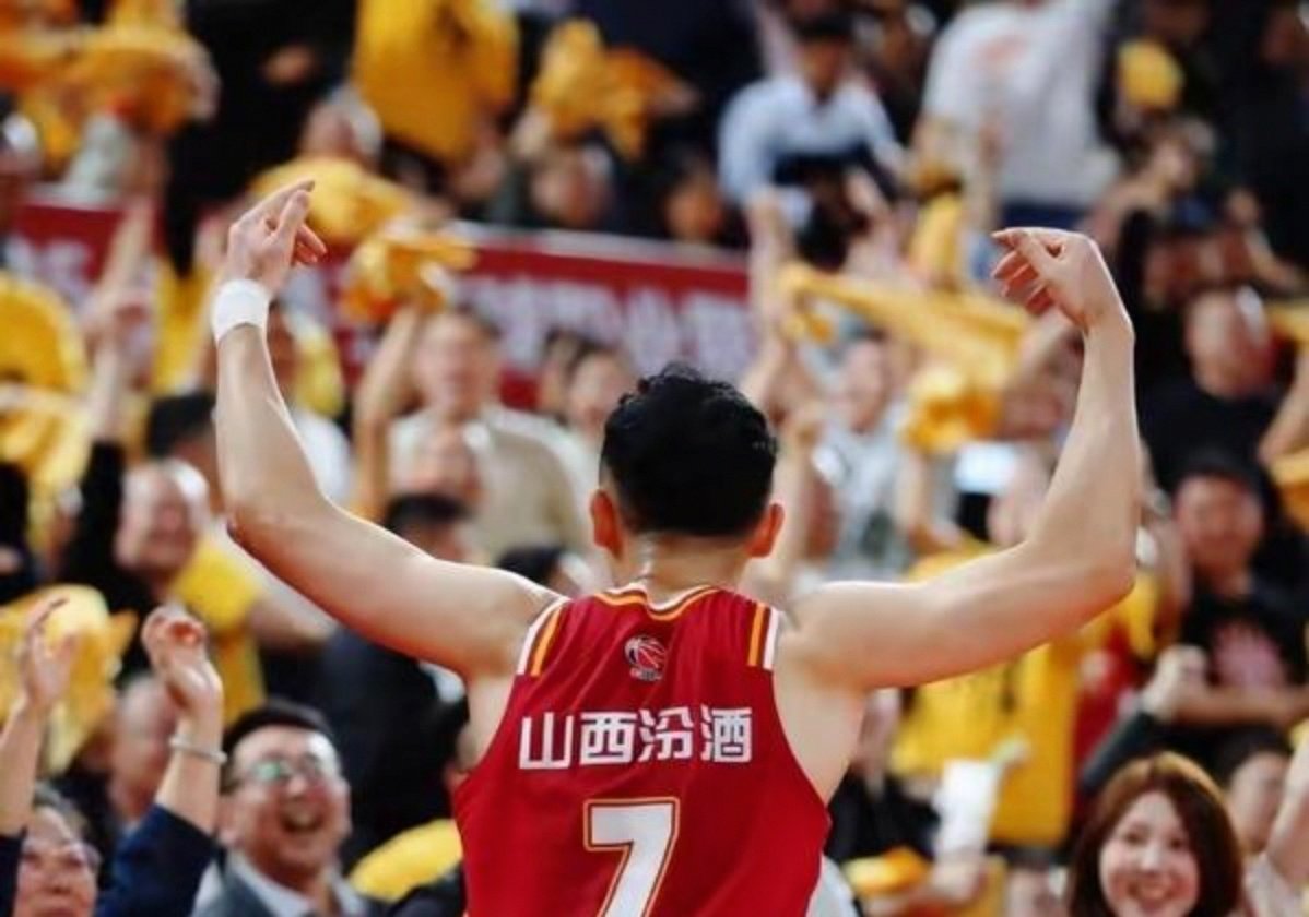 关于CBA常规赛今晚再迎强敌，深圳男篮官宣签约，主帅态度——球迷炸锅，资深球员宣示担当的信息